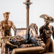 Бронзовая статуэтка "Багаж" — изображение 3